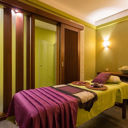 Primoretz Grand Hotel & Spa Burgas Bagian luar foto A massage bed