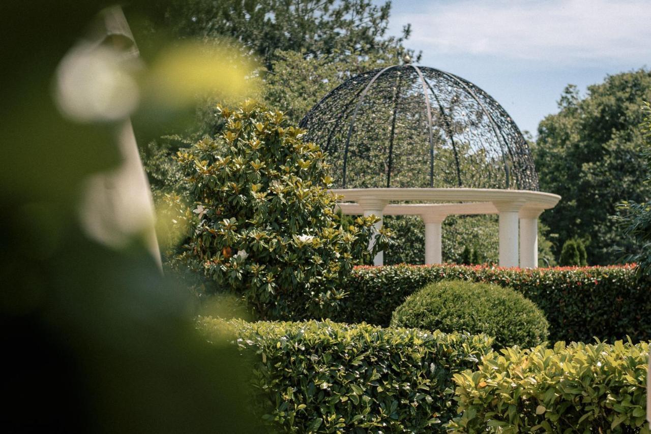 Primoretz Grand Hotel & Spa Burgas Bagian luar foto The Rose Garden