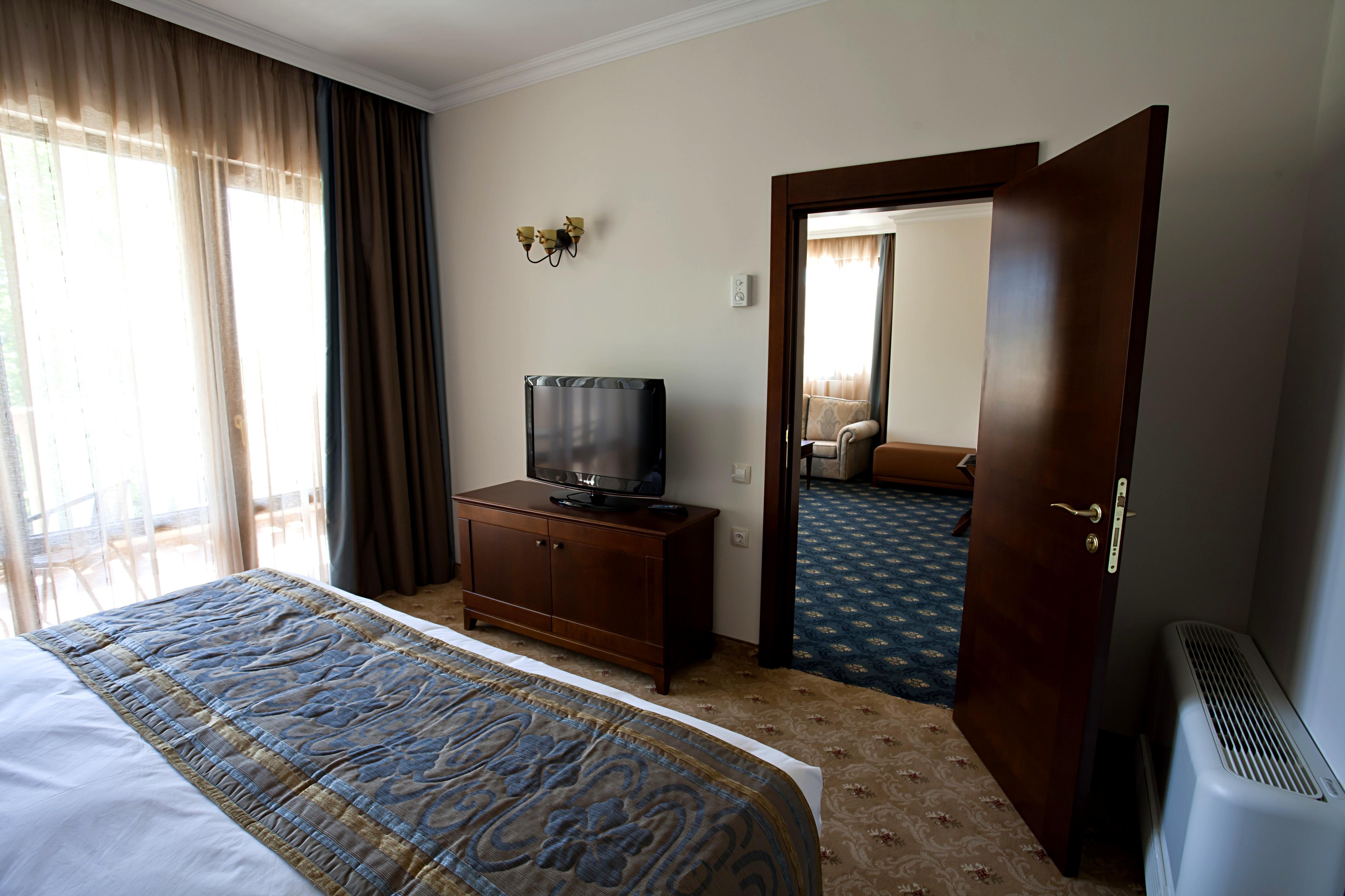 Primoretz Grand Hotel & Spa Burgas Bagian luar foto A room at the hotel