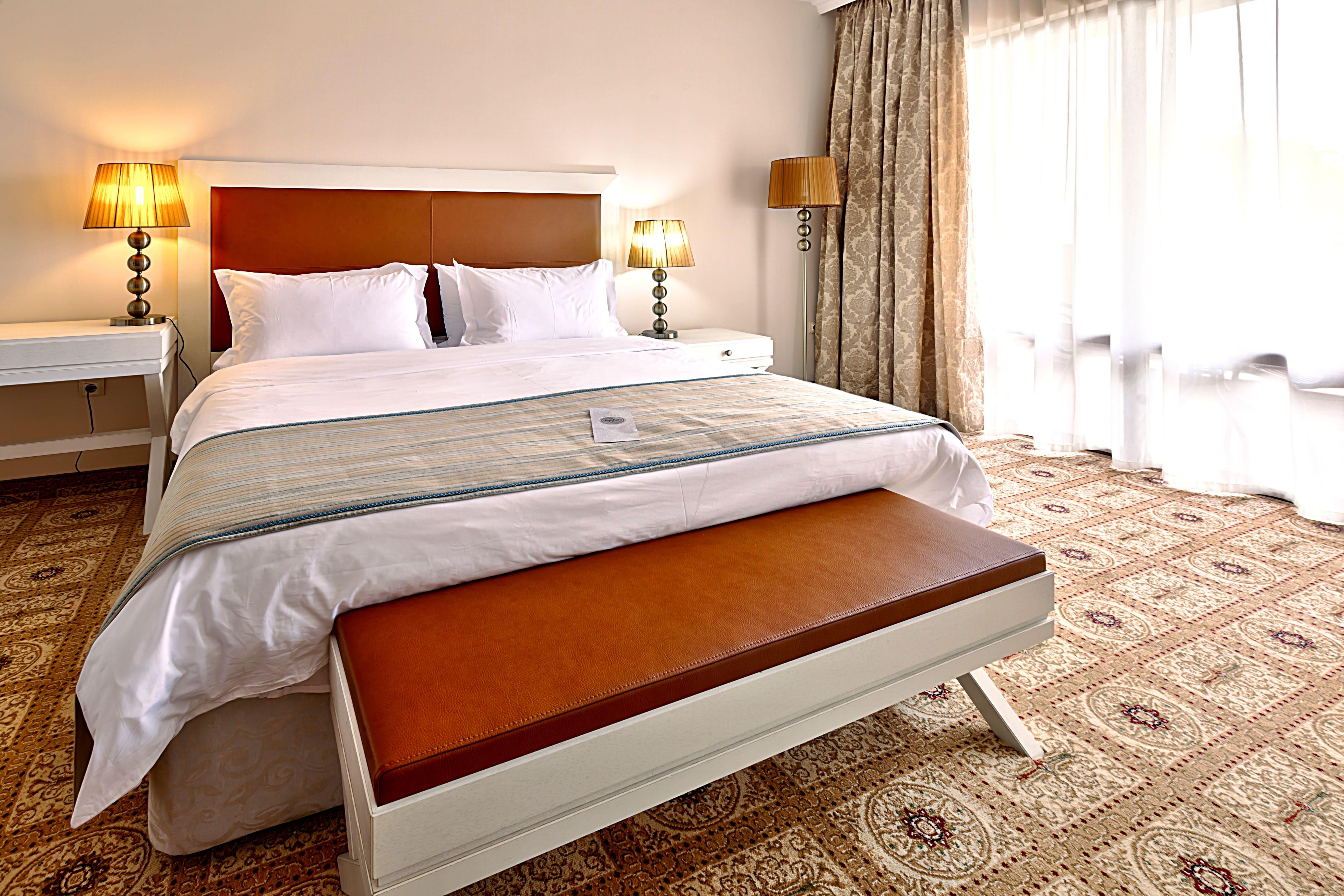 Primoretz Grand Hotel & Spa Burgas Bagian luar foto A bedroom at the hotel