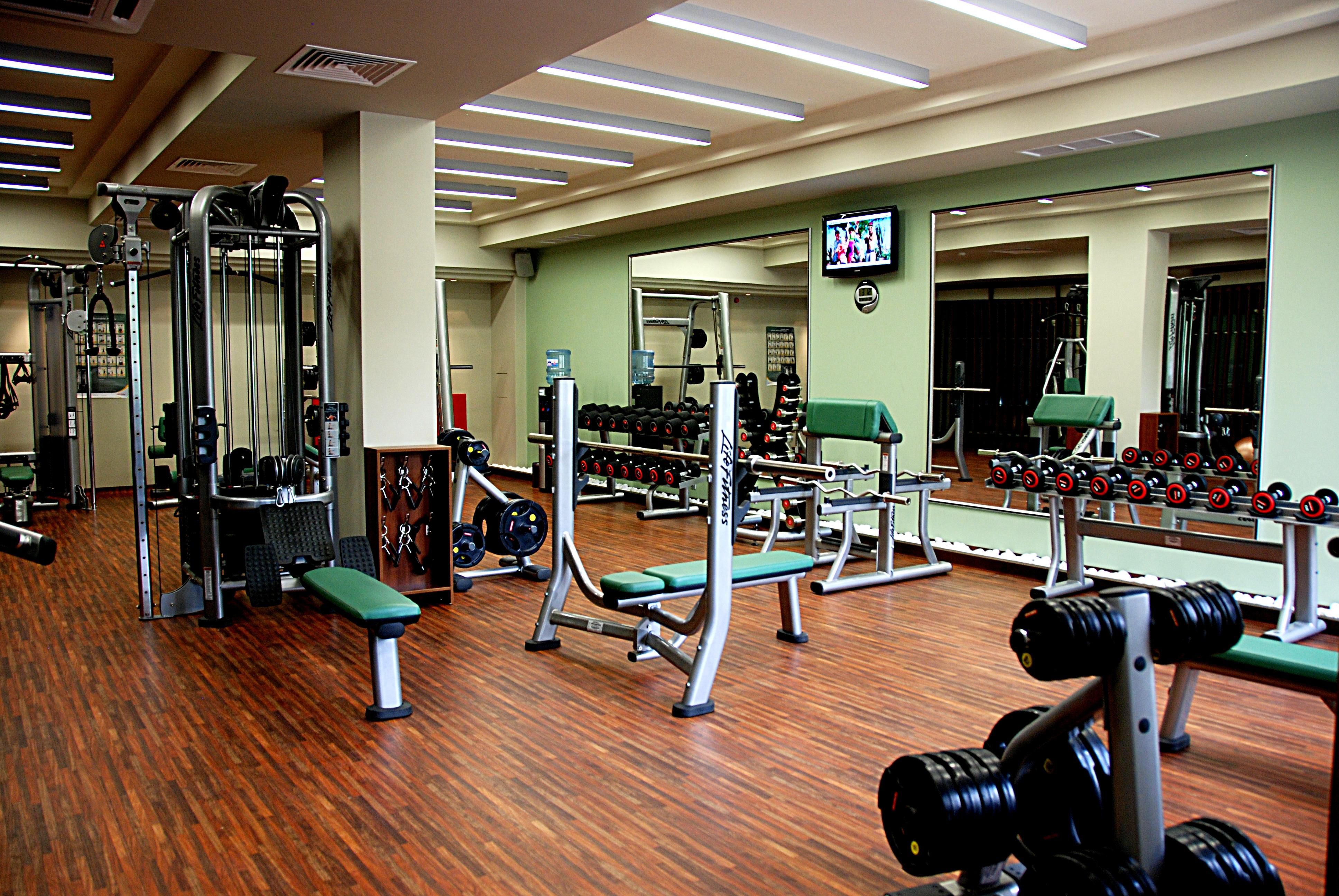 Primoretz Grand Hotel & Spa Burgas Bagian luar foto A gym in a hotel