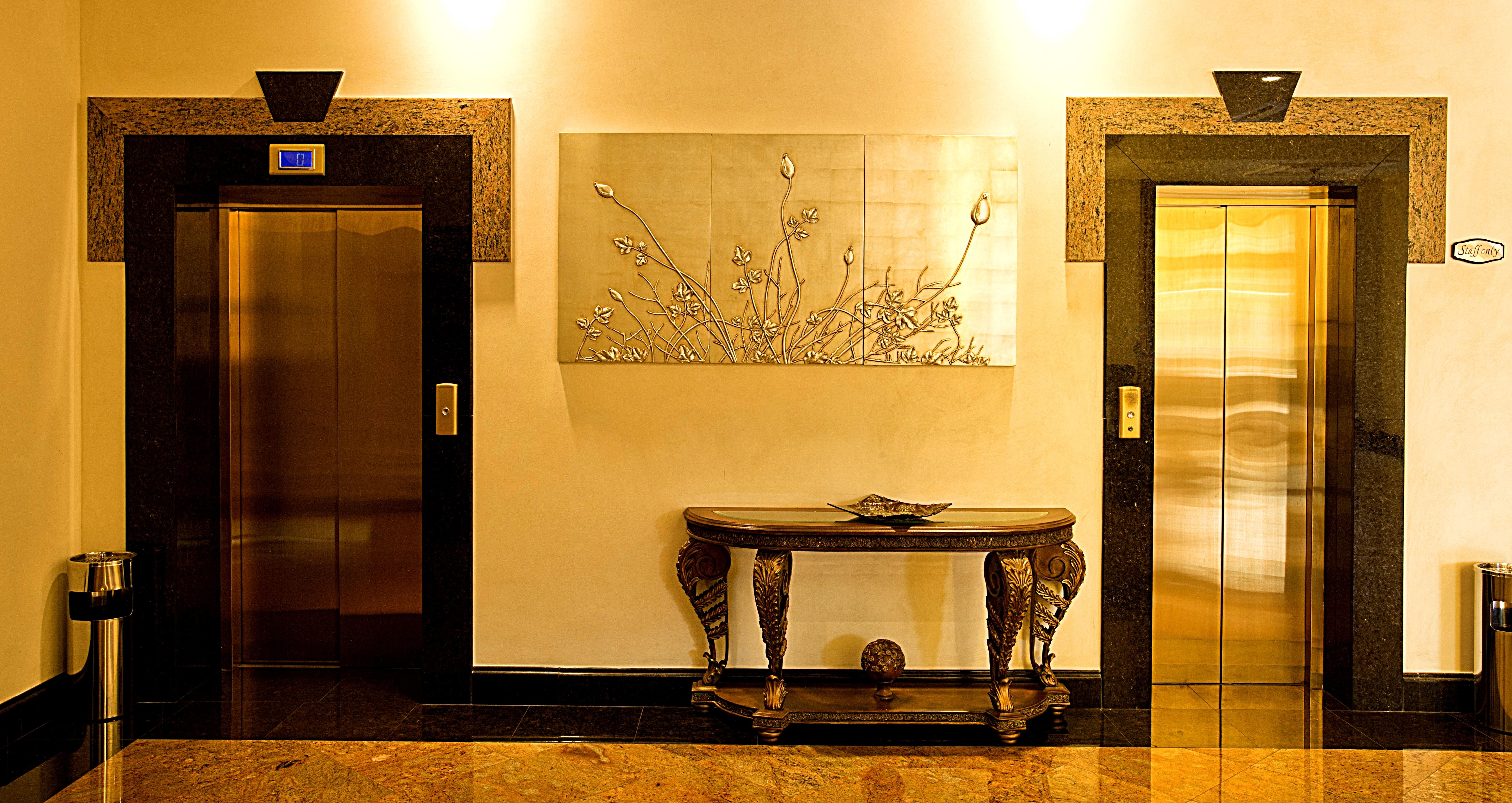 Primoretz Grand Hotel & Spa Burgas Bagian luar foto The elevators at the hotel