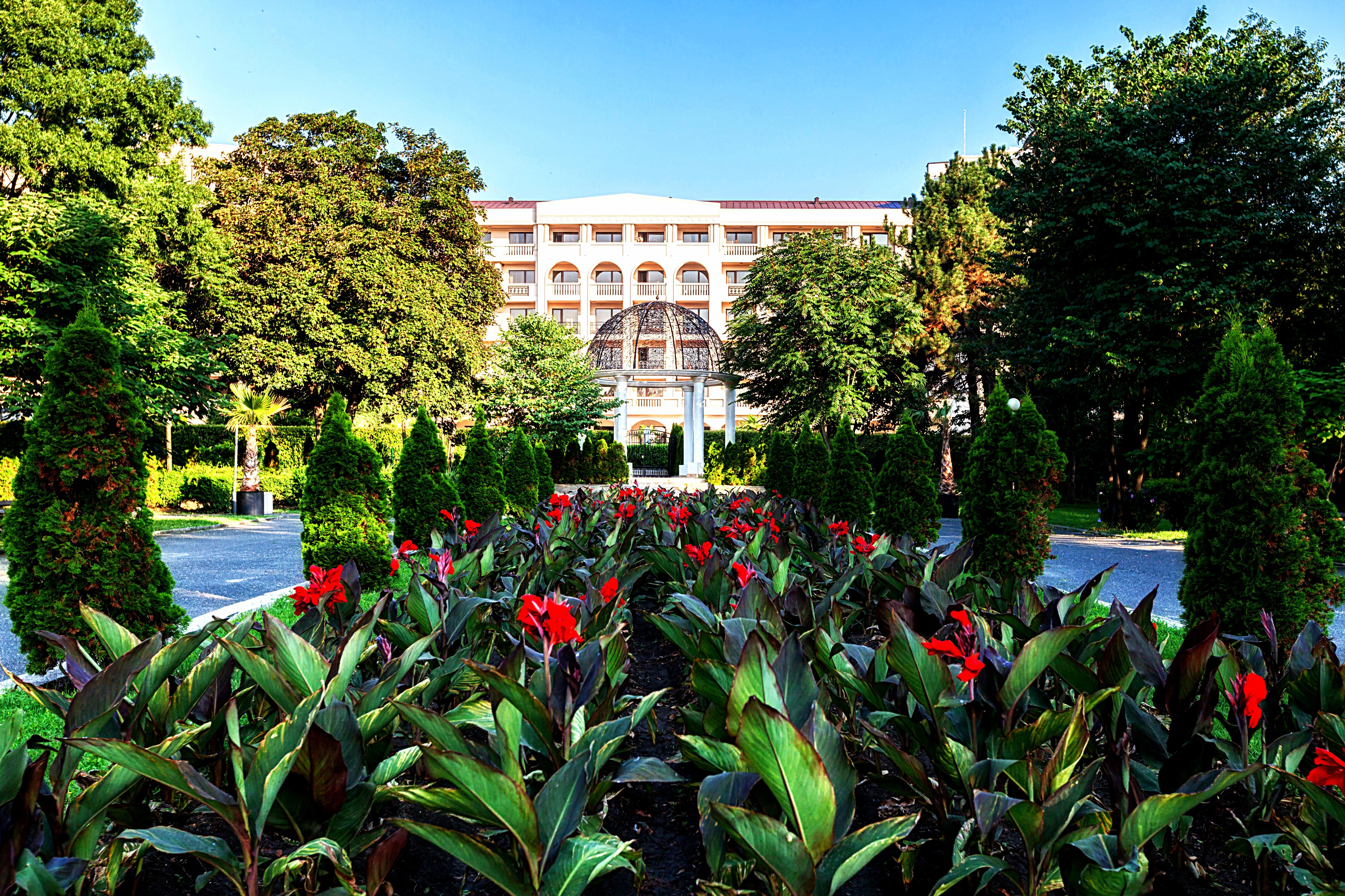 Primoretz Grand Hotel & Spa Burgas Bagian luar foto The main building of the university