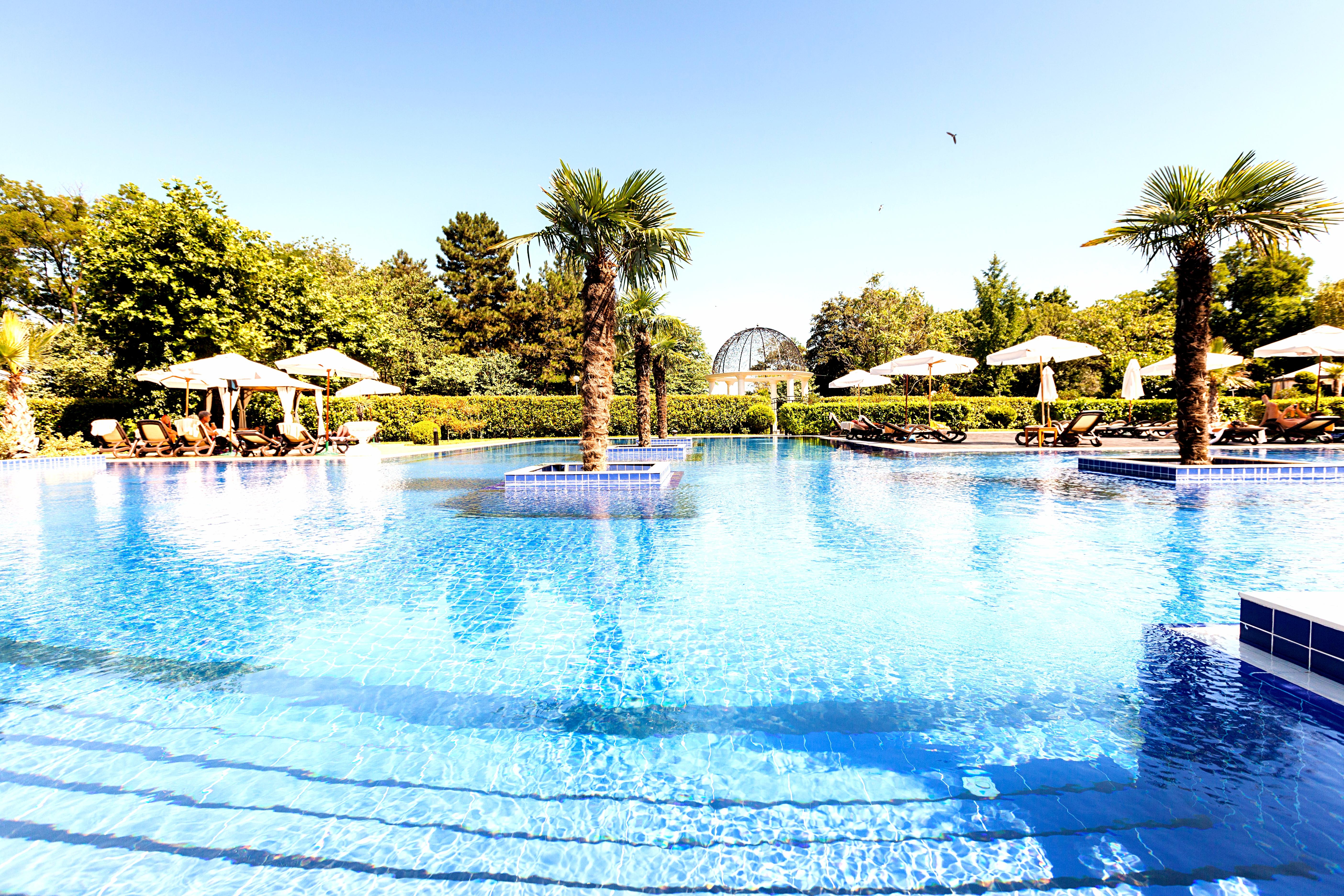 Primoretz Grand Hotel & Spa Burgas Bagian luar foto The pool at the Taj Bengal