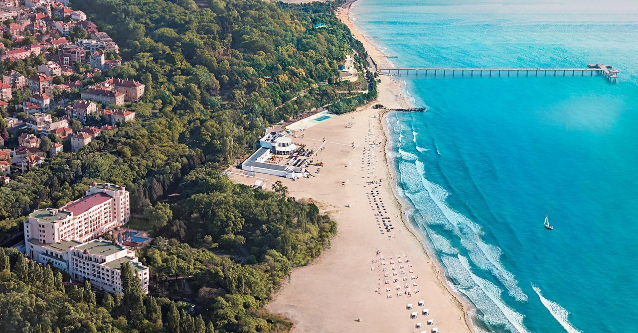Primoretz Grand Hotel & Spa Burgas Bagian luar foto Aerial view of the beach